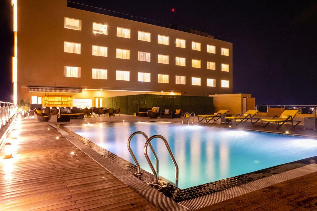 Vivanta Chitwan Bharatpur Бхаратпур Екстериор снимка