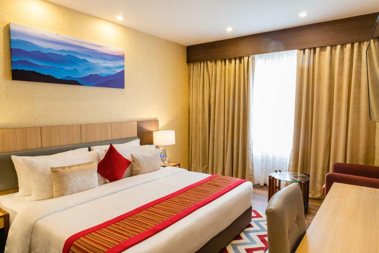 Vivanta Chitwan Bharatpur Бхаратпур Екстериор снимка