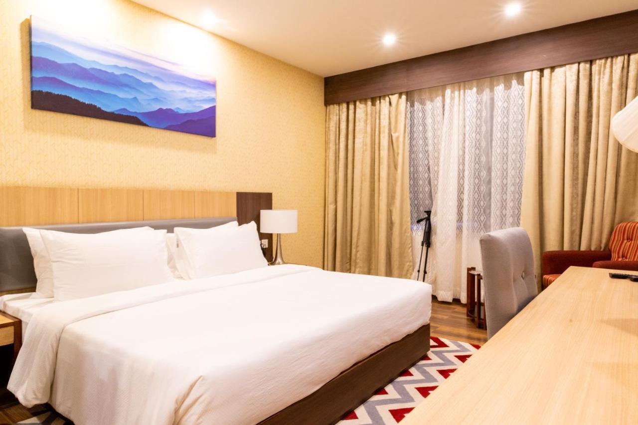 Vivanta Chitwan Bharatpur Бхаратпур Екстериор снимка
